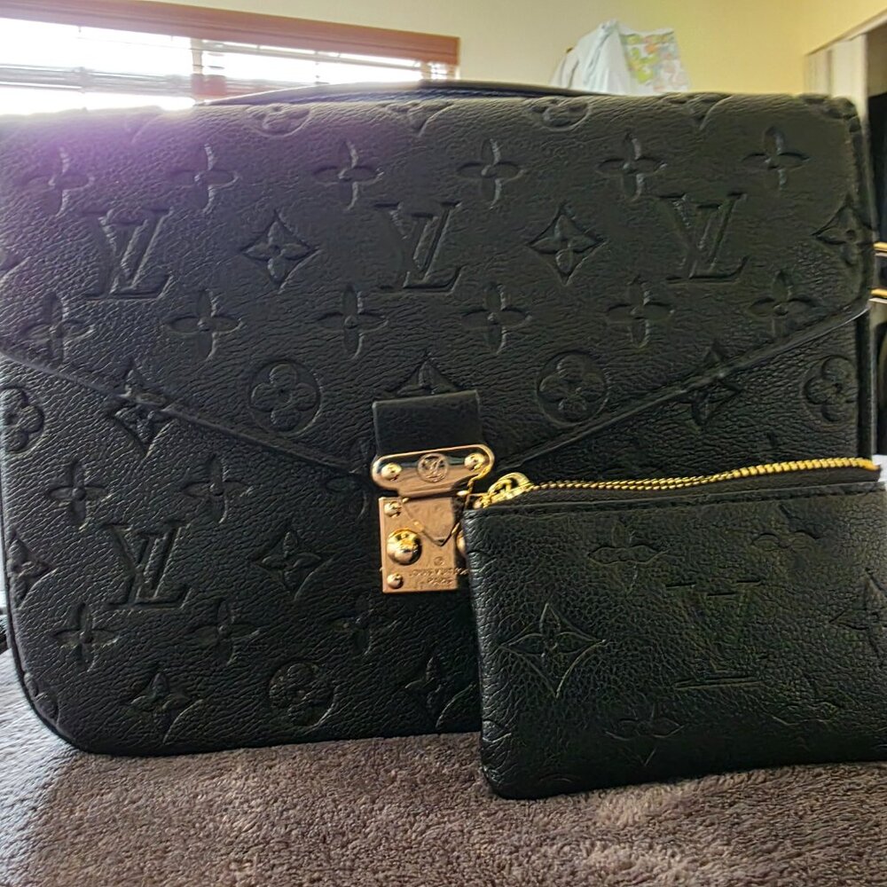 Louis Vuitton - Picture 6 of 16